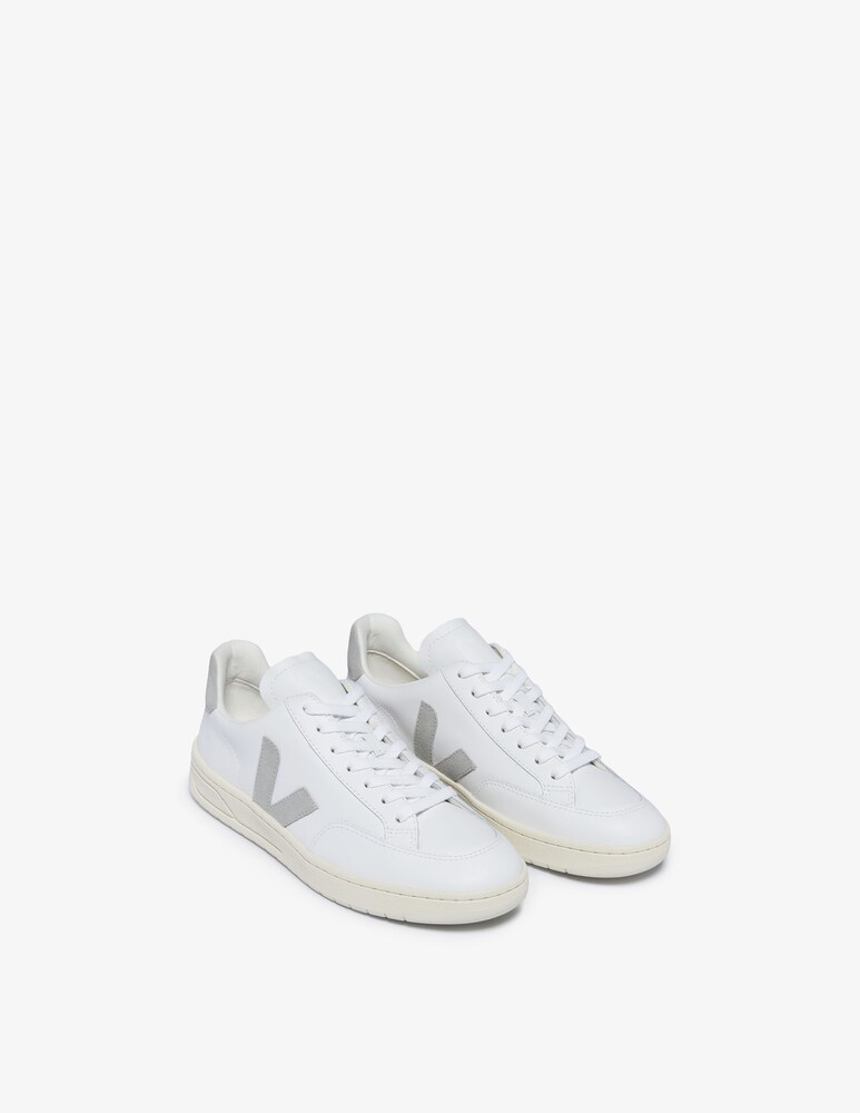 Veja Sneakers in pelle V-12 Promozione