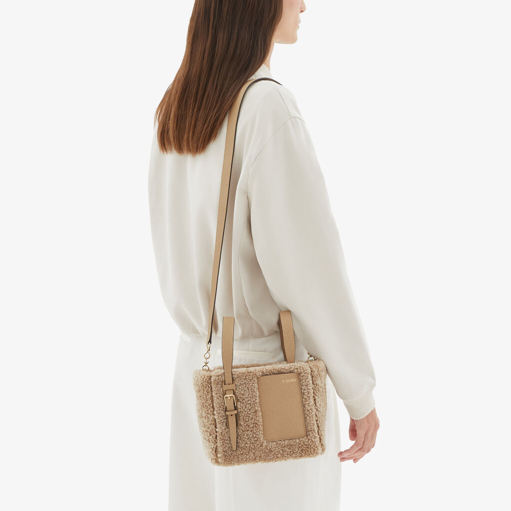 Valextra Borsa a secchiello da Donna in Shearling Beige | Valextra Soft Offerta