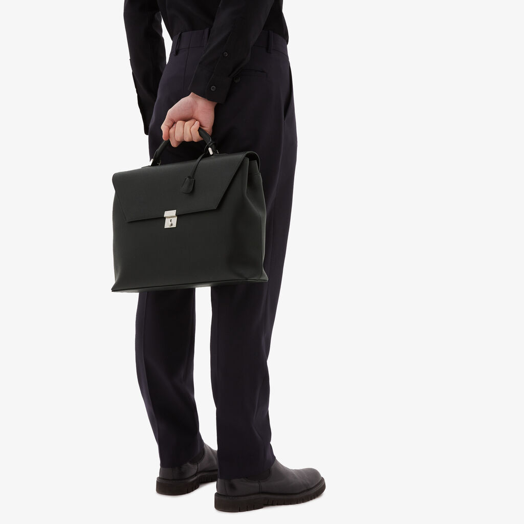Valextra Valextra Avietta: Borsa business Media in Pelle Nera In Saldo