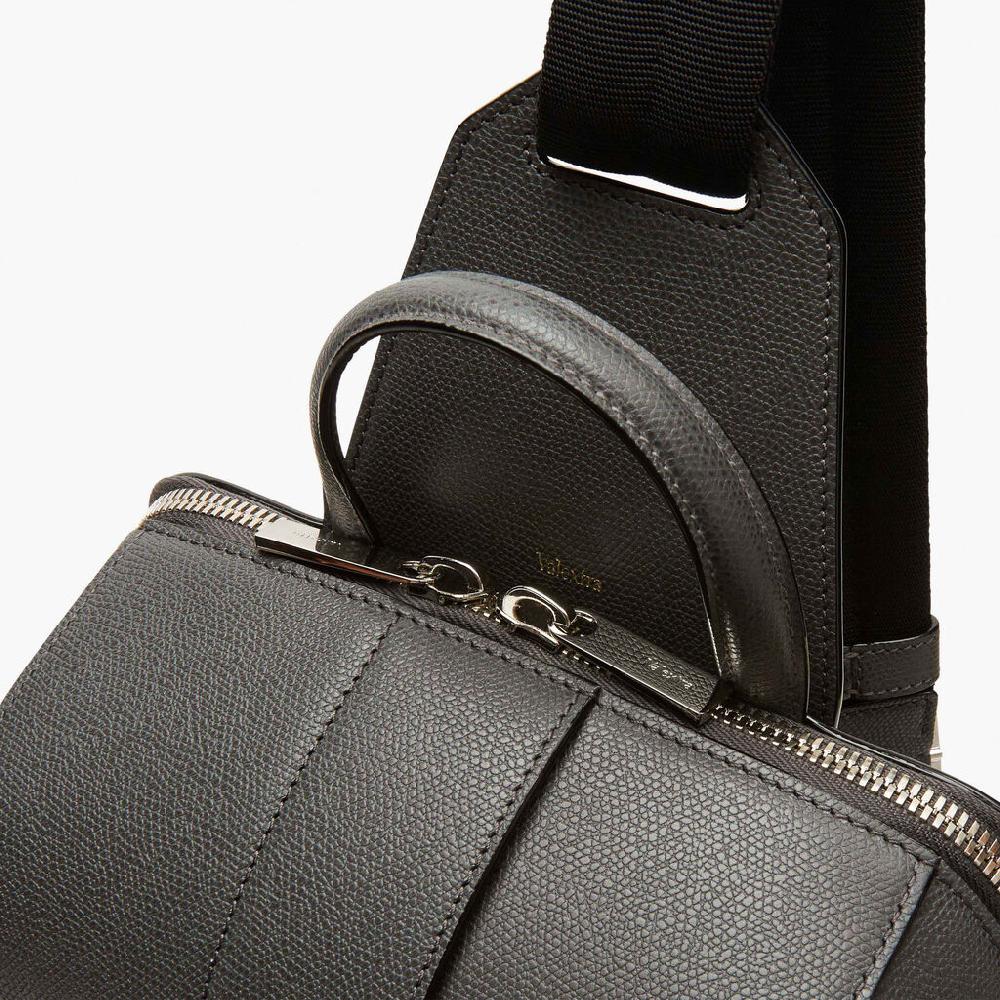 Valextra Zaino monospalla elegante in Pelle Grigia | Valextra V-Line Pezzi Unici