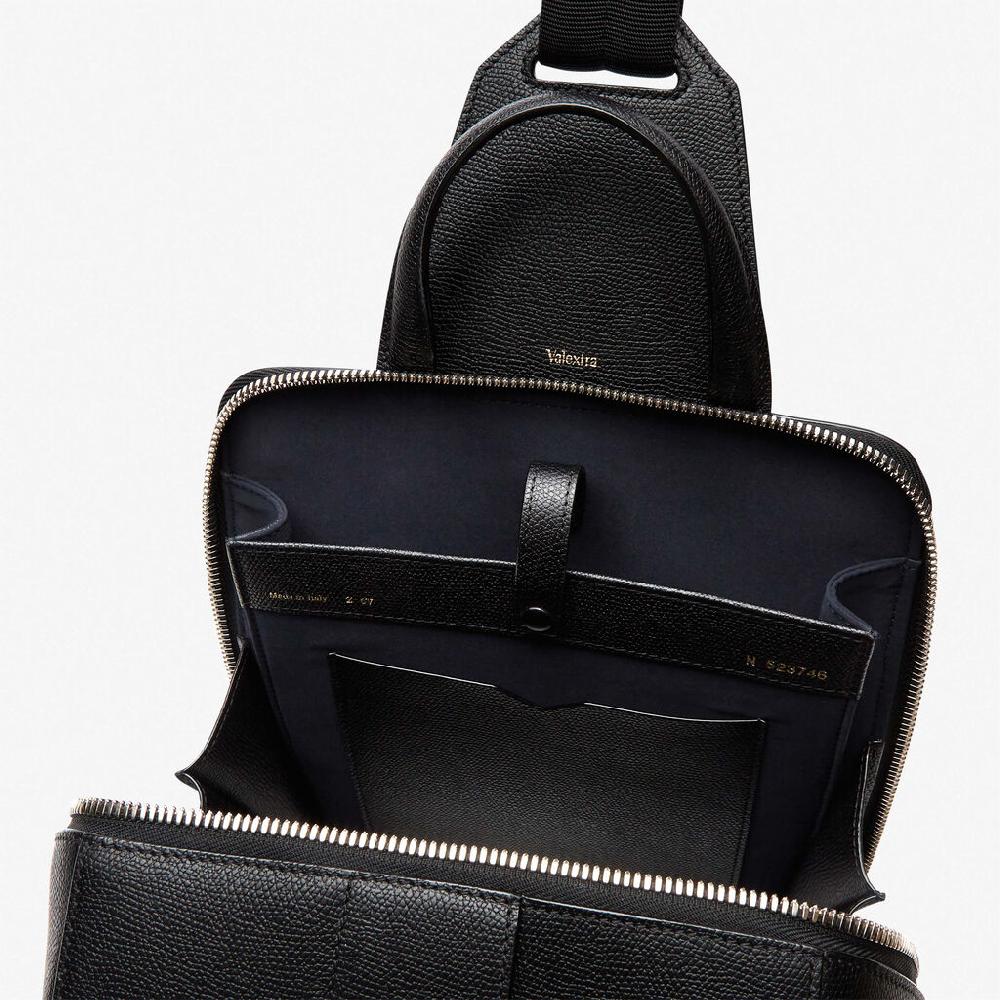 Valextra Valextra V-Line: Zaino monospalla con porta iPad in Pelle Nera Affare Del Giorno