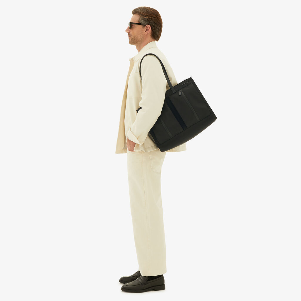 Valextra Borsa shopping in Nylon rigenerato e Pelle Nera | Valextra Promozione