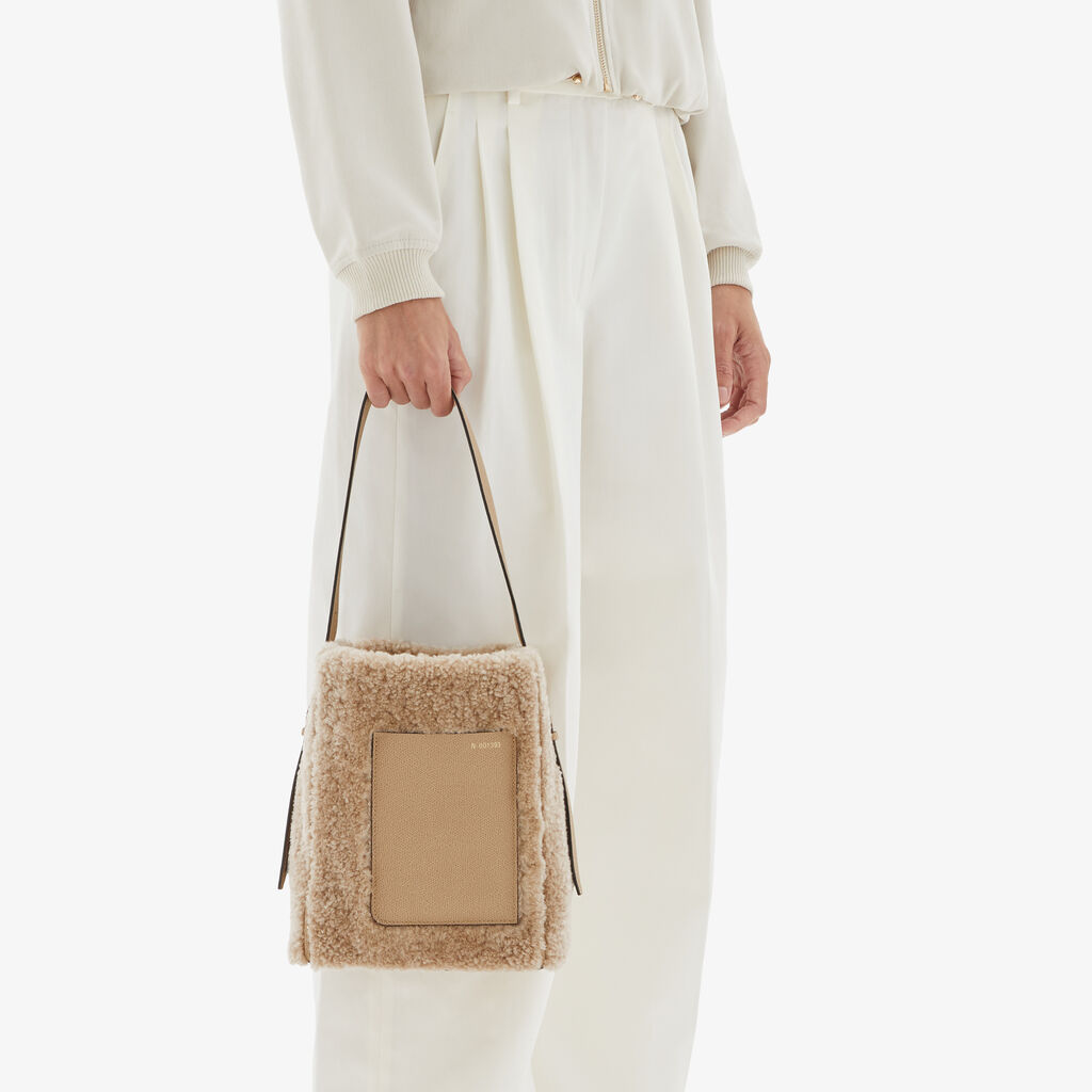Valextra Borsa a secchiello da Donna Mini Shearling Beige | Valextra Soft Vendita