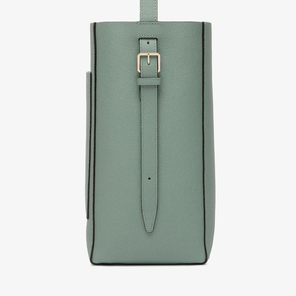 Valextra Borsa a Secchiello Soft Media | Pelle di vitello Millepunte | Verde Eucalipto | Valextra 2025