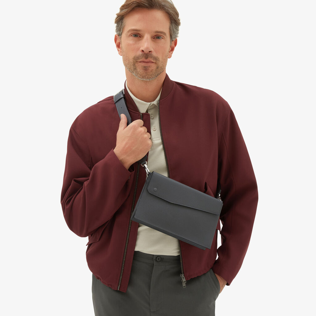 Valextra Borsa a tracolla da Uomo Mini in Pelle Grigia | Valextra Pocket Presa