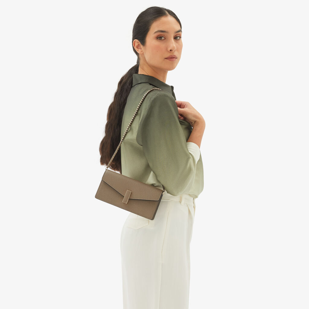 Valextra Clutch da Donna in Pelle Marrone di Lusso | Valextra Iside Saldi