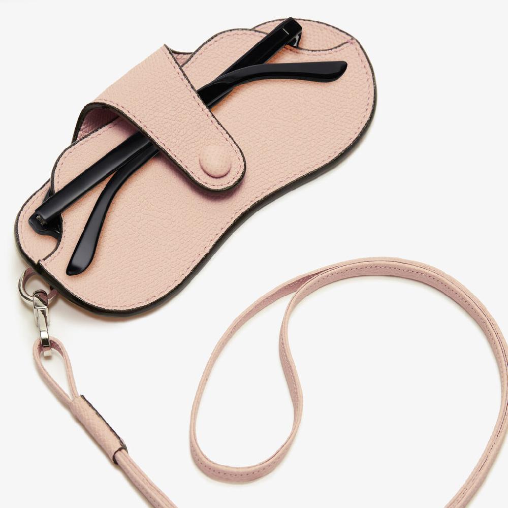 Valextra Porta Occhiali con Tracolla | Pelle di vitello Millepunte | Rosa Bonne Mine | Valextra Online