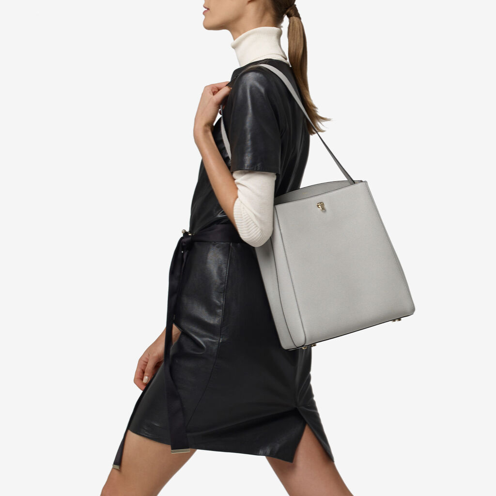 Valextra Valextra Brera: Borsa a spalla Media in Pelle Grigia 50% di sconto per tempo limitato