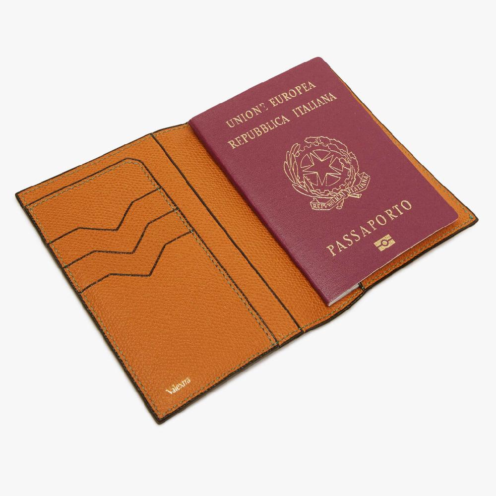 Valextra Porta passaporto e carte di credito in Pelle Marrone | Valextra Spedizione Gratuita