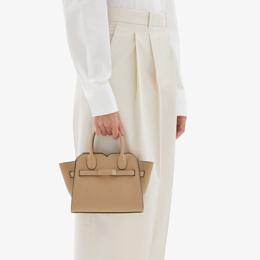 Valextra Borsa a Tracolla Milano Micro | Pelle di vitello Millepunte Soft | Beige Cashmere | Valextra Soddisfazione Garantita