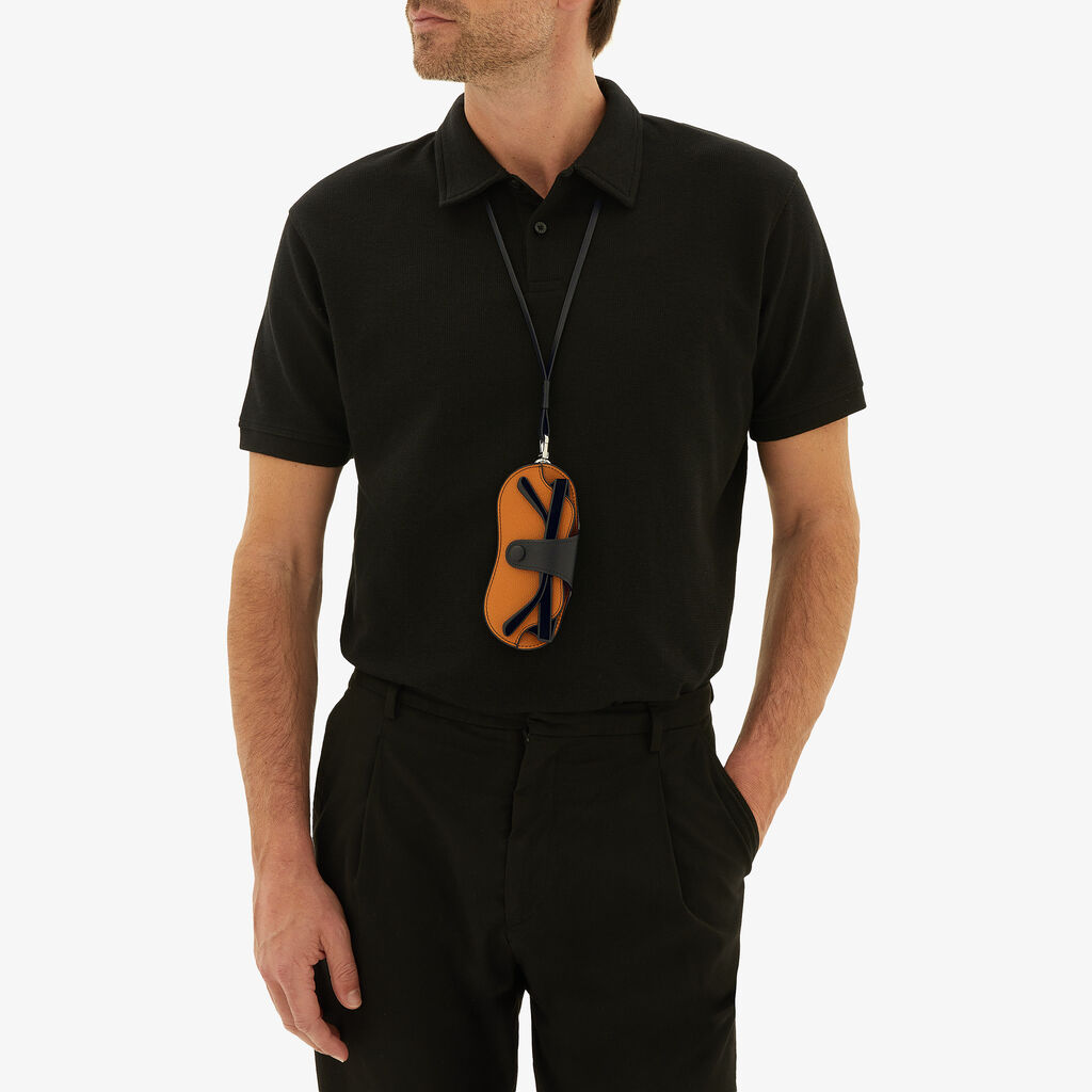 Valextra Porta occhiali in Pelle Marrone e Nera con tracolla | Valextra Lightning offer